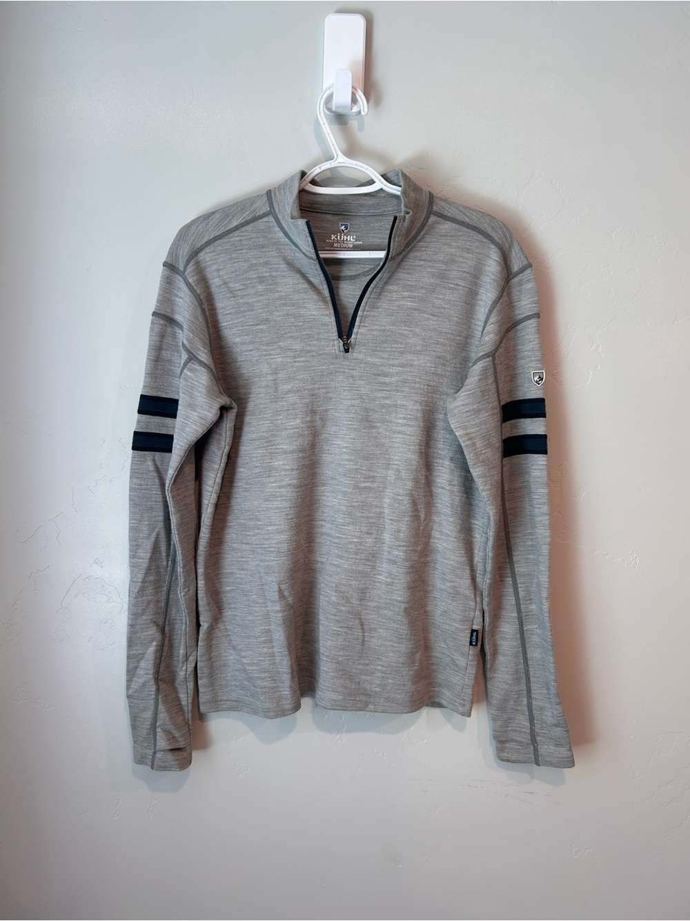 Kuhl Men's Light Gray Quarter-Zip Pullover with Navy Sleeve Stripes